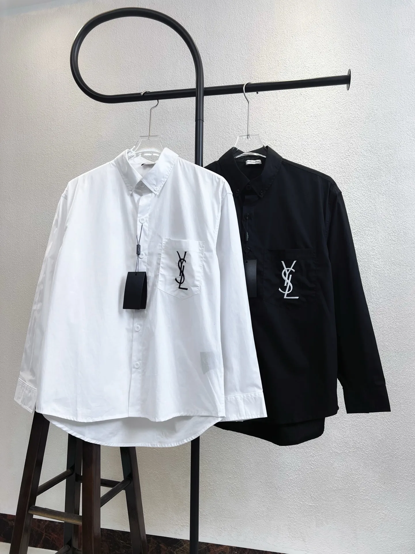 💰230 Model number The upper body is soft and comfortable, extremely delicate, and feels solid, smooth and soft. It has the characteristics of non-wrinkling fabric and an invincible feel. Perfect details. Size: S-XL